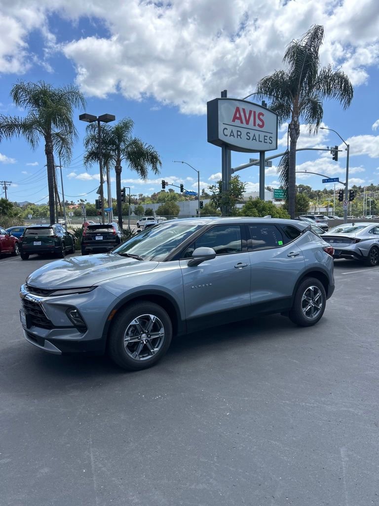 Used 2025 Chevrolet Blazer LT image 1