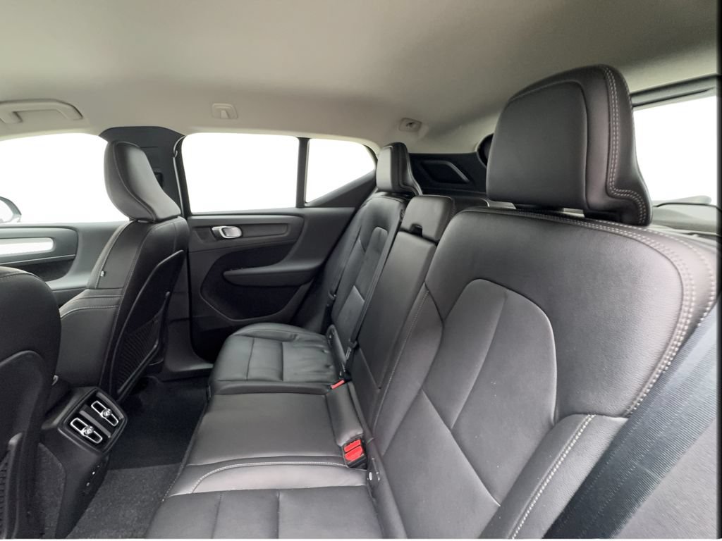 Used 2021 Volvo XC40 T5 Momentum w/ Premium Package AWD/4WD image 24