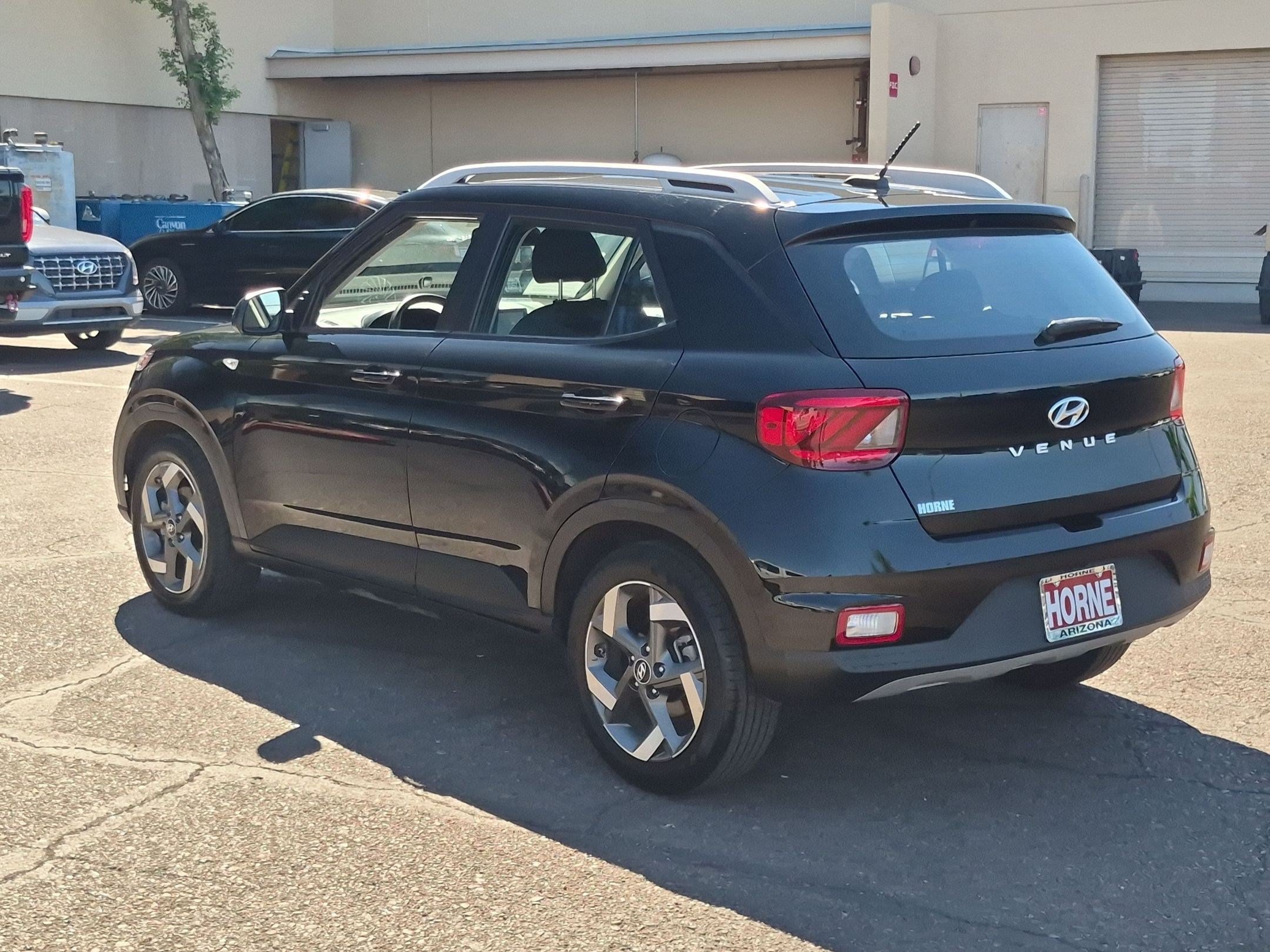 Used 2025 Hyundai Venue SEL FWD image 8