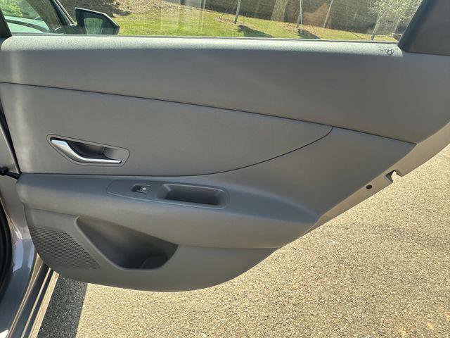 New 2025 Hyundai Elantra SEL image 16