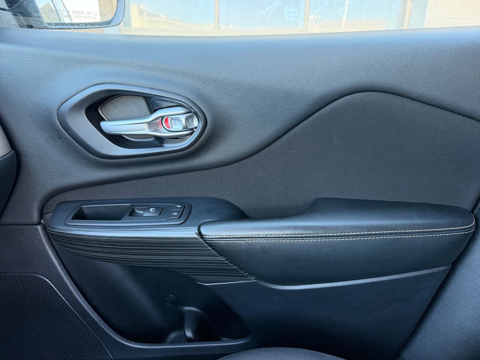 Used 2016 Jeep Cherokee Sport FWD image 16