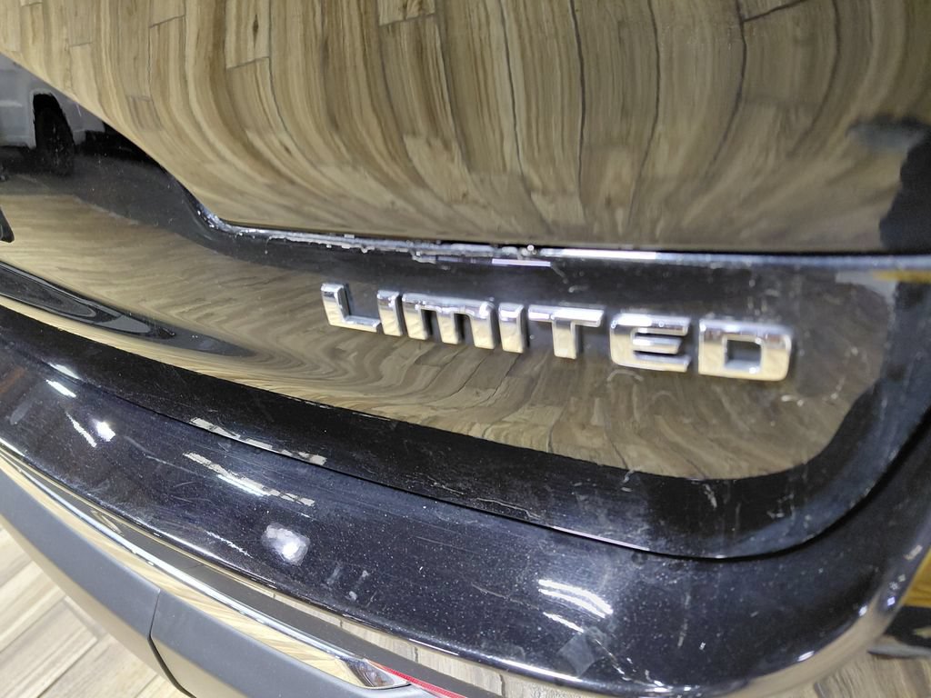 Used 2023 Jeep Grand Cherokee L Limited AWD/4WD image 29