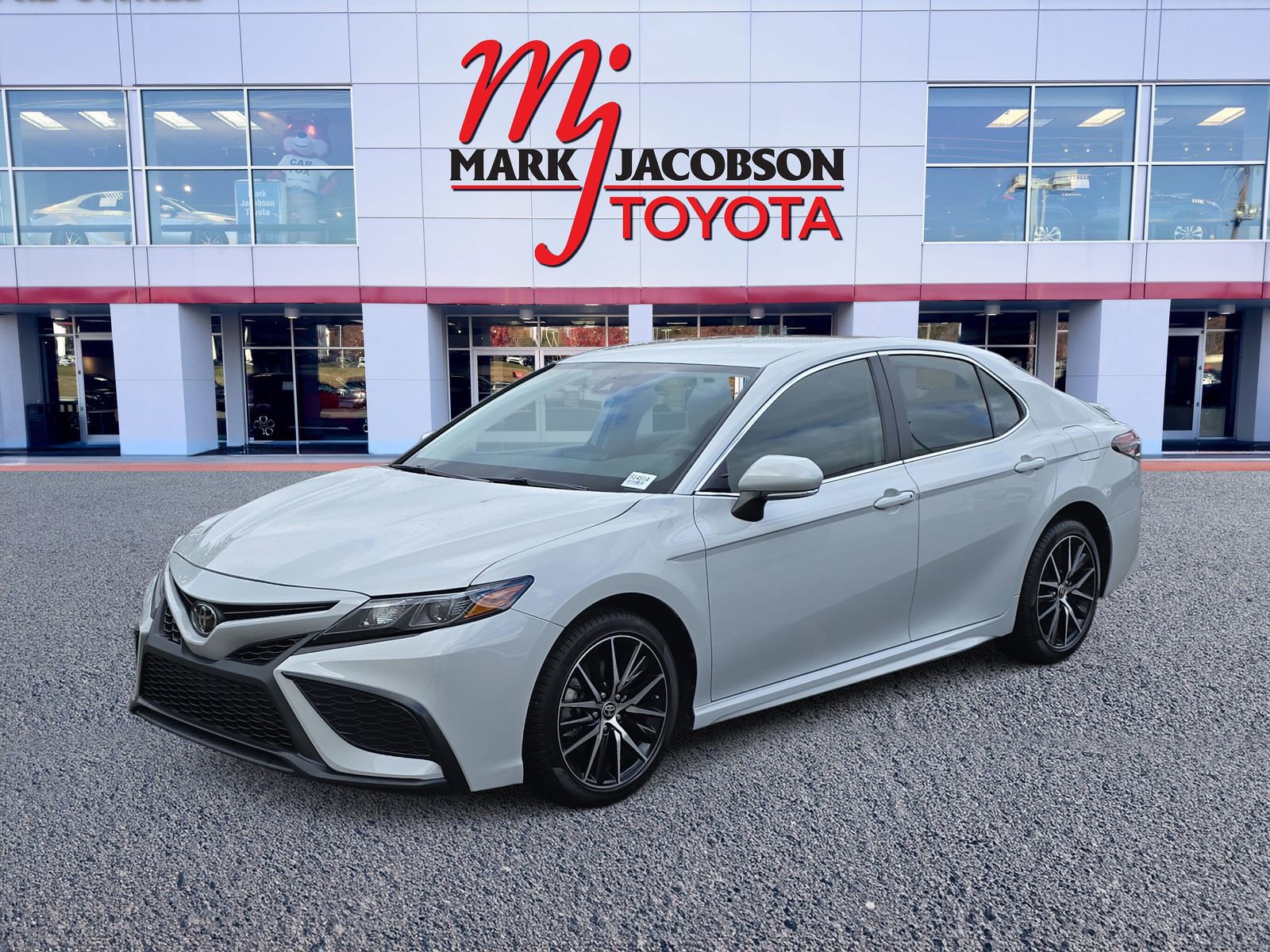 Used 2024 Toyota Camry SE