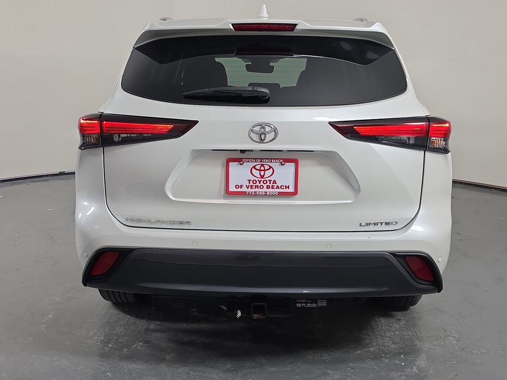 Used 2024 Toyota Highlander Limited FWD image 5