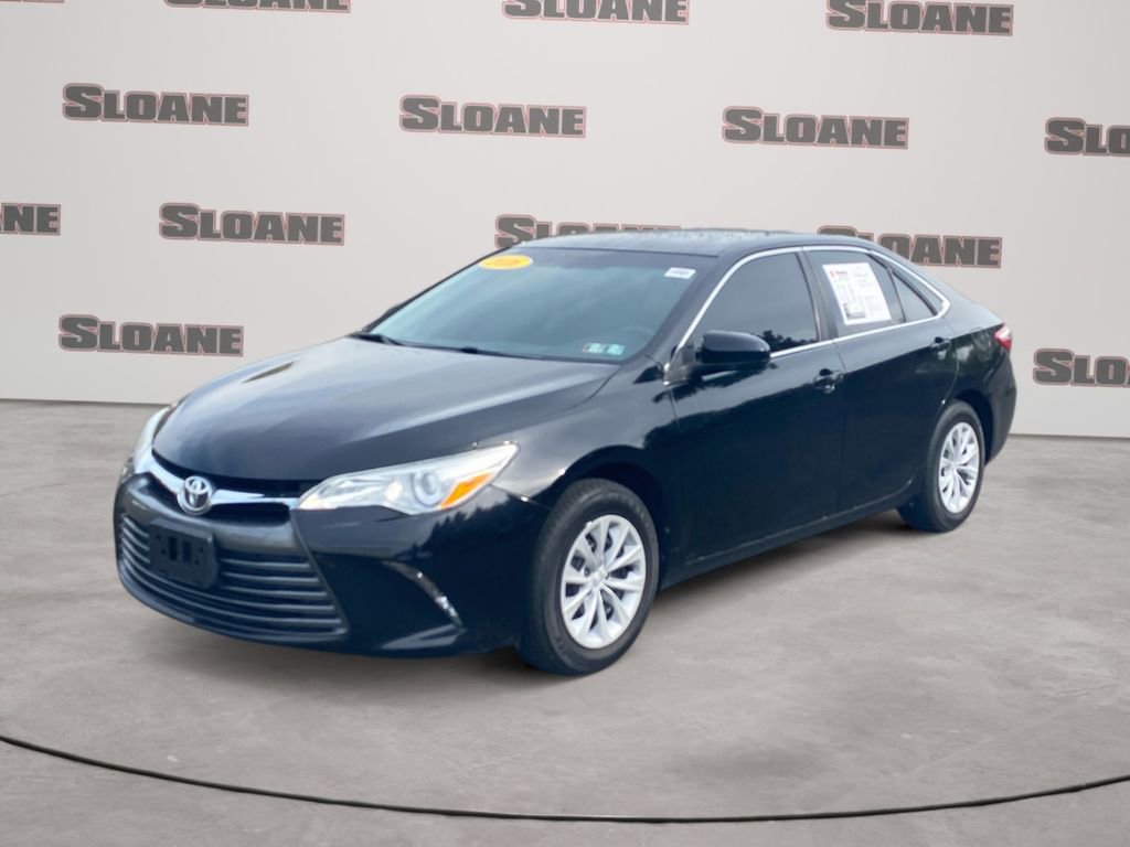 Used 2016 Toyota Camry LE image 1