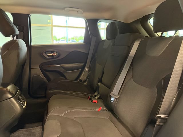 Used 2015 Jeep Cherokee Latitude w/ Comfort/Convenience Group AWD/4WD image 21
