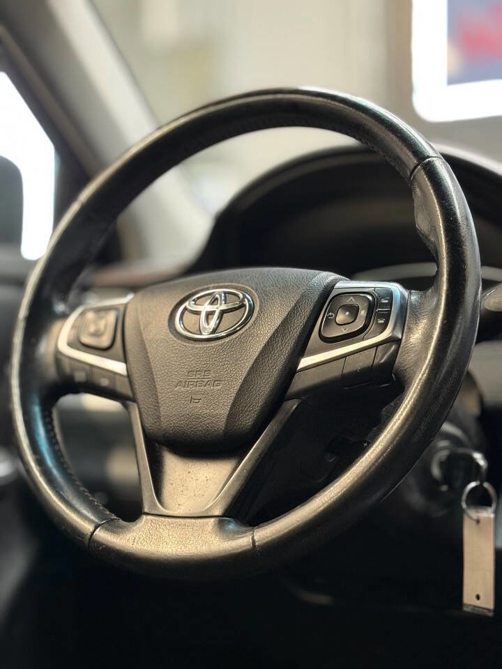 Used 2017 Toyota Camry SE FWD image 19