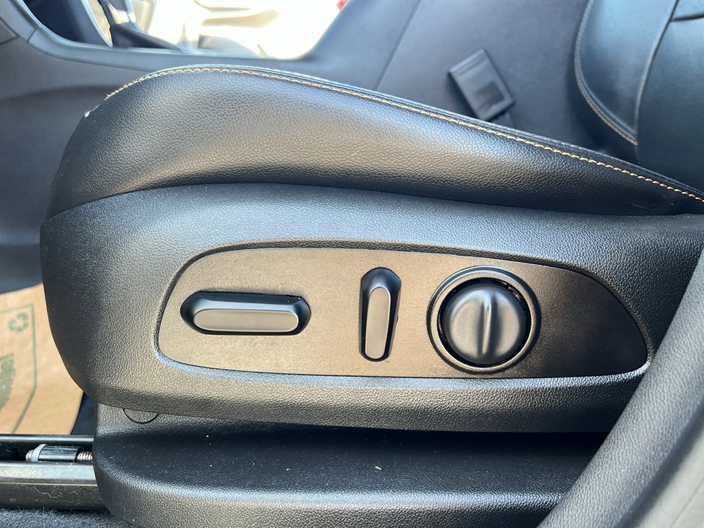 Used 2020 Chevrolet Equinox LT w/ Midnight Edition image 15