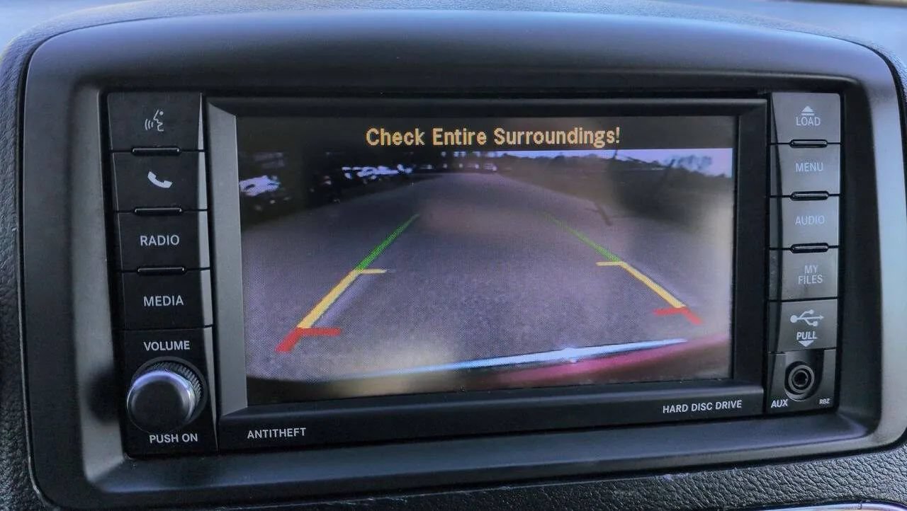 Used 2018 Dodge Grand Caravan SE FWD image 16