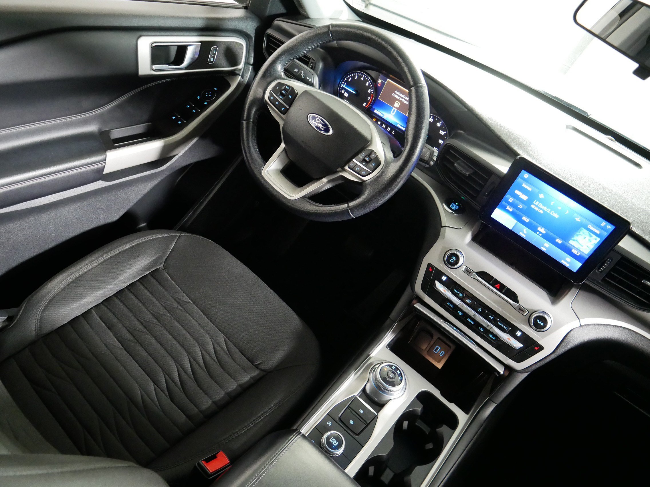 Used 2021 Ford Explorer XLT AWD/4WD image 9