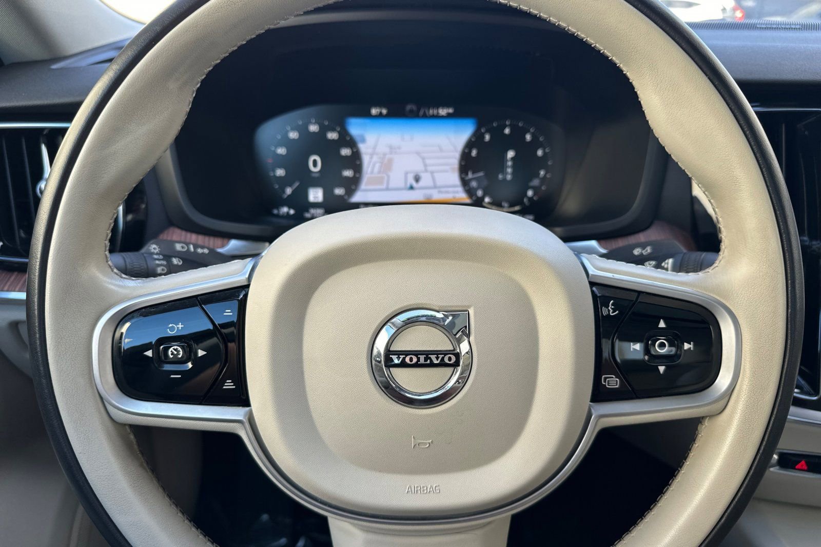 Used 2021 Volvo S60 T5 Momentum image 24