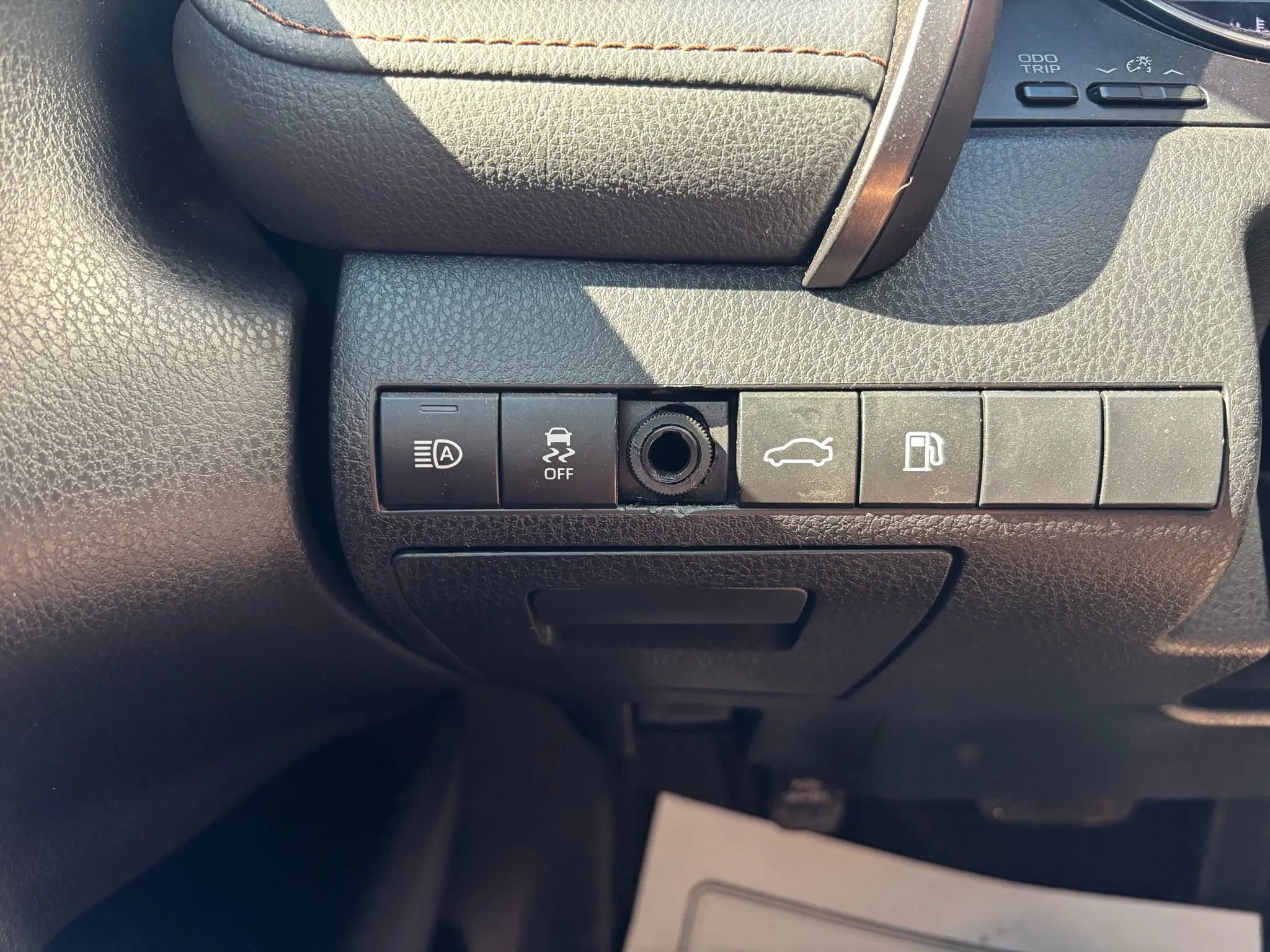 Used 2018 Toyota Camry LE w/ Convenience Package image 18