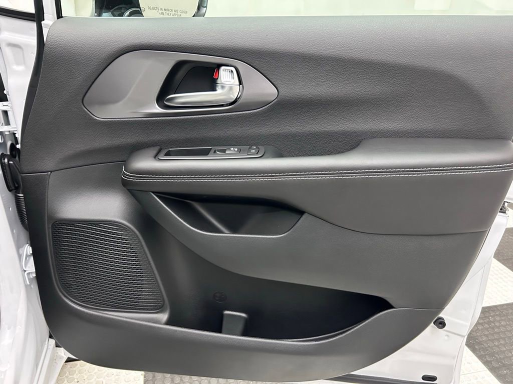 New 2026 Chrysler Voyager LX FWD image 17