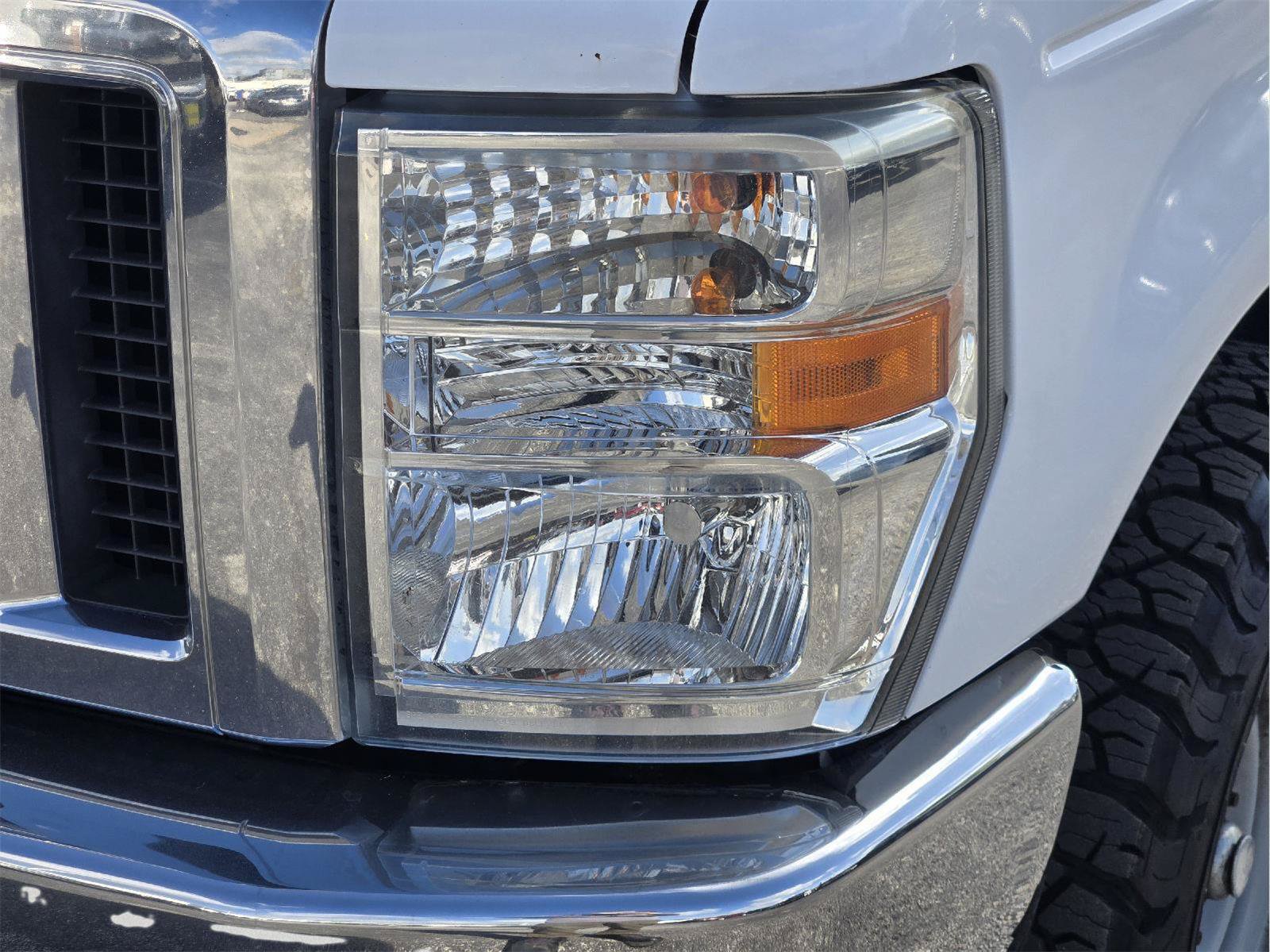 Used 2014 Ford E-350 and Econoline 350 XLT RWD image 10