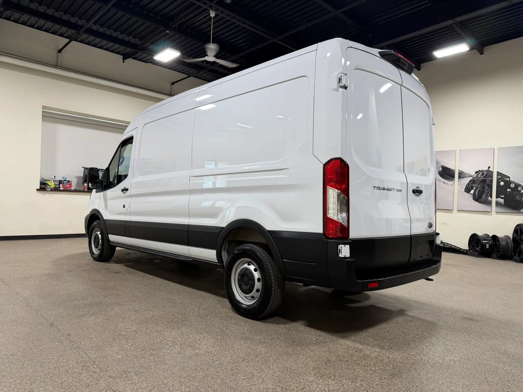 Used 2025 Ford Transit 250 148 Medium Roof RWD image 7