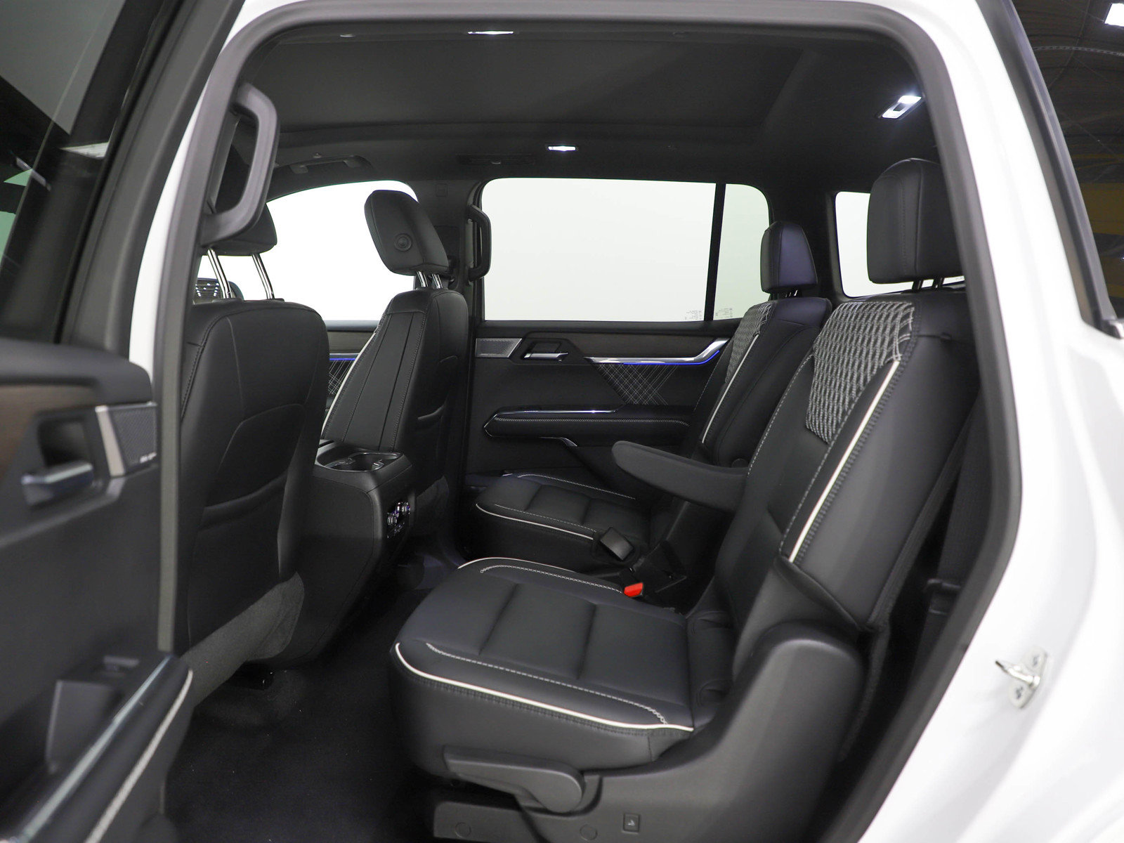 Used 2025 GMC Acadia Denali w/ Super Cruise Package AWD/4WD image 18