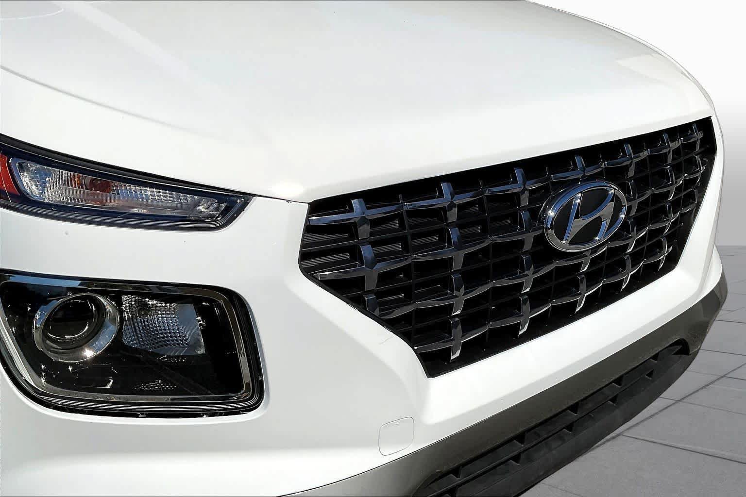 Used 2025 Hyundai Venue SEL FWD image 29