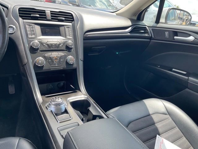Used 2018 Ford Fusion SE w/ Equipment Group 201A FWD image 17