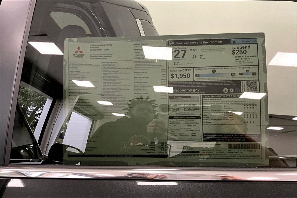 New 2025 Mitsubishi Outlander SE image 13