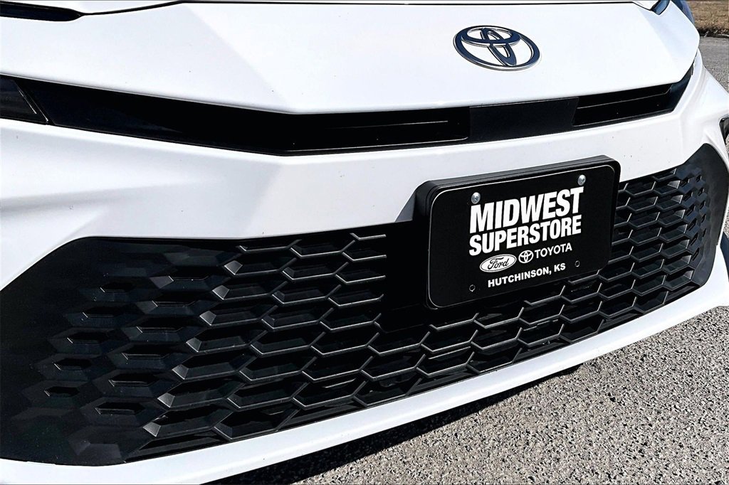 Used 2025 Toyota Camry SE image 28