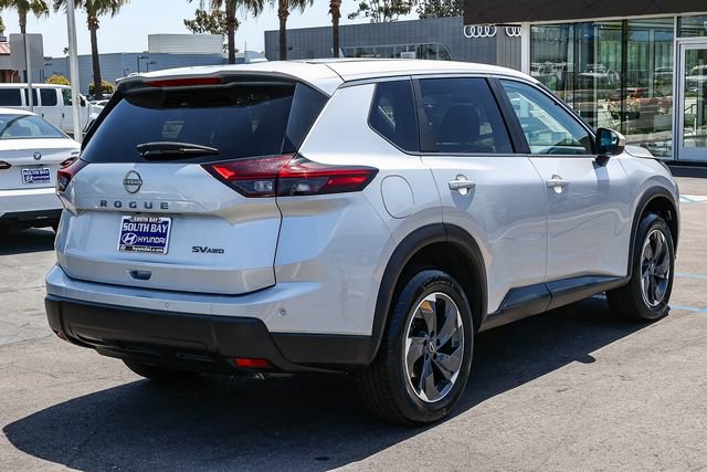 Used 2024 Nissan Rogue SV AWD/4WD image 6