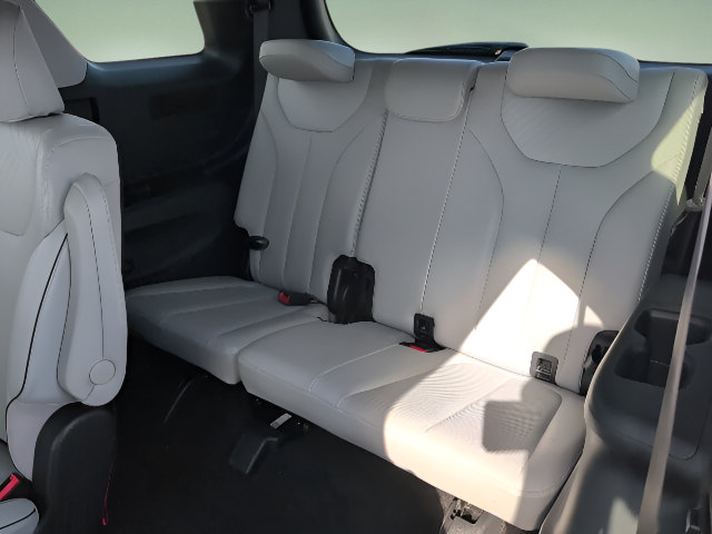 Used 2025 Hyundai Palisade SEL AWD/4WD image 18