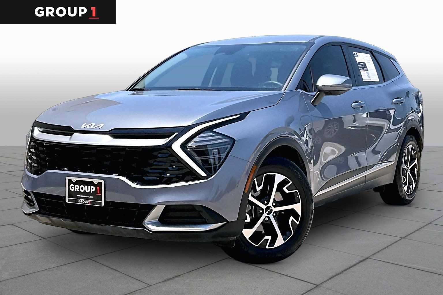 Used 2025 Kia Sportage EX FWD image 1