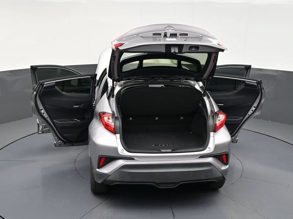 Used 2020 Toyota C-HR LE FWD image 32