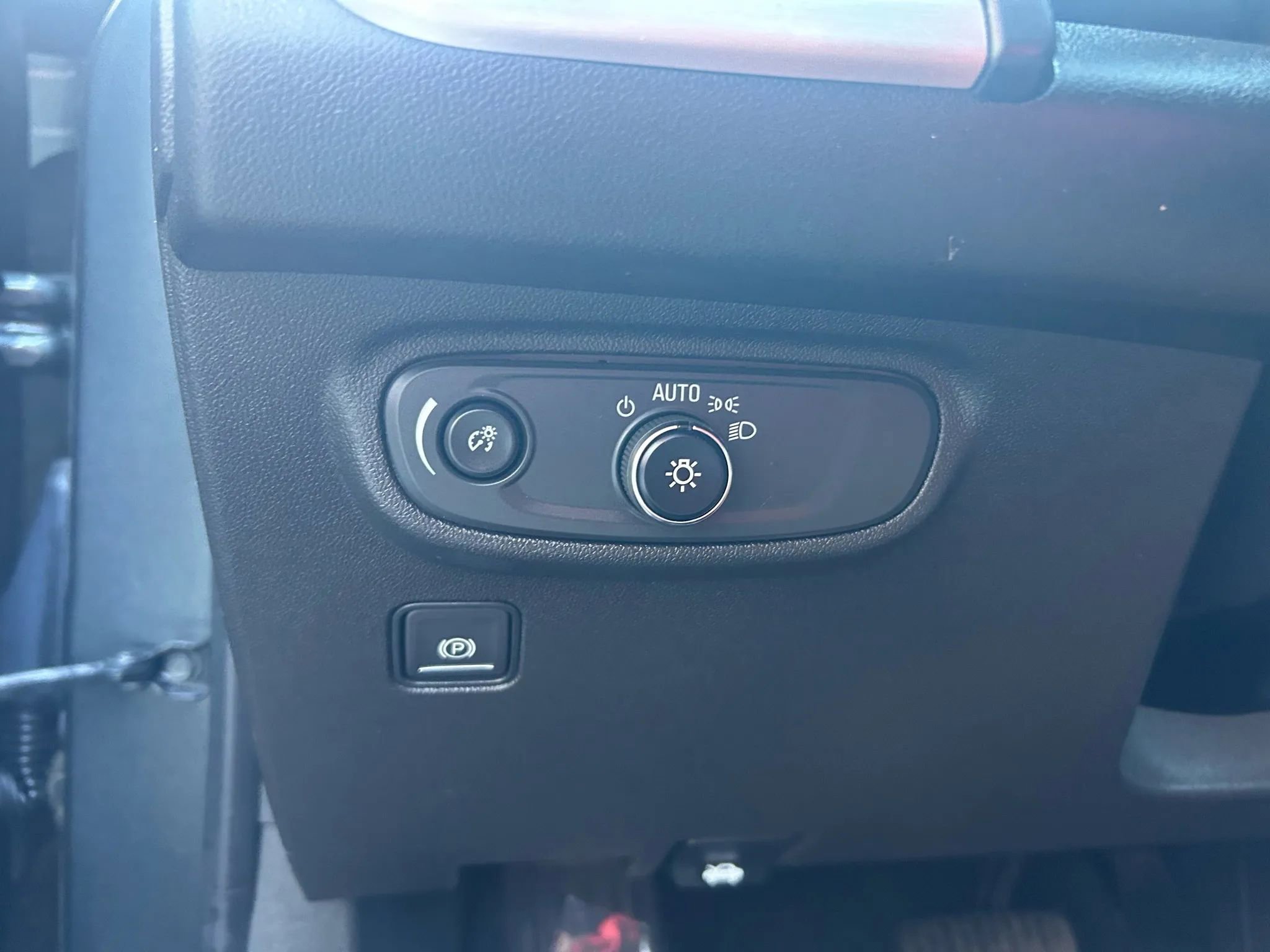 Used 2021 GMC Terrain SLE w/ Driver Convenience Package image 15