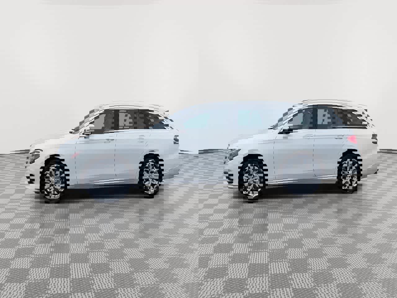 Used 2017 Mercedes-Benz E 400 4MATIC Wagon image 5