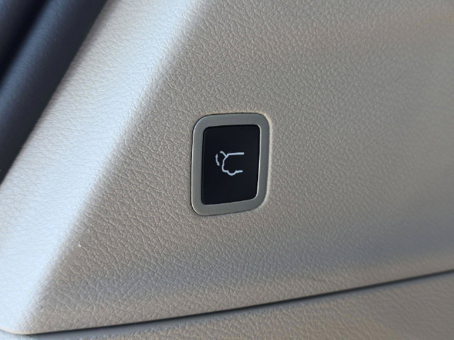 Used 2024 Chrysler Pacifica Limited FWD image 15