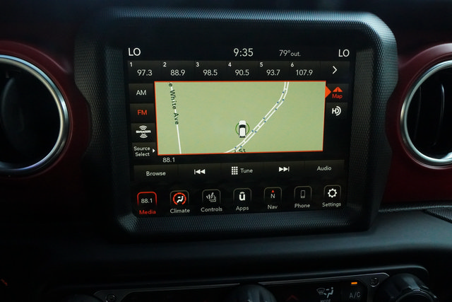 Used 2023 Jeep Gladiator Rubicon w/ LED Lighting Group AWD/4WD image 15
