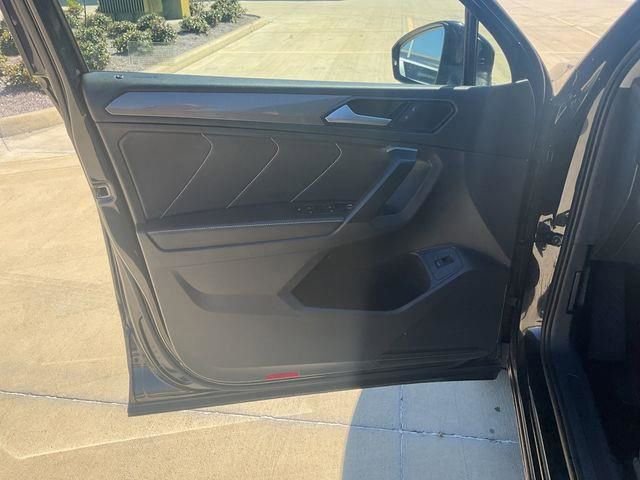 Used 2024 Volkswagen Tiguan SE image 19