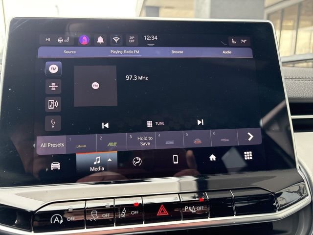 Used 2025 Jeep Compass Limited w/ Sun & Sound Group image 13