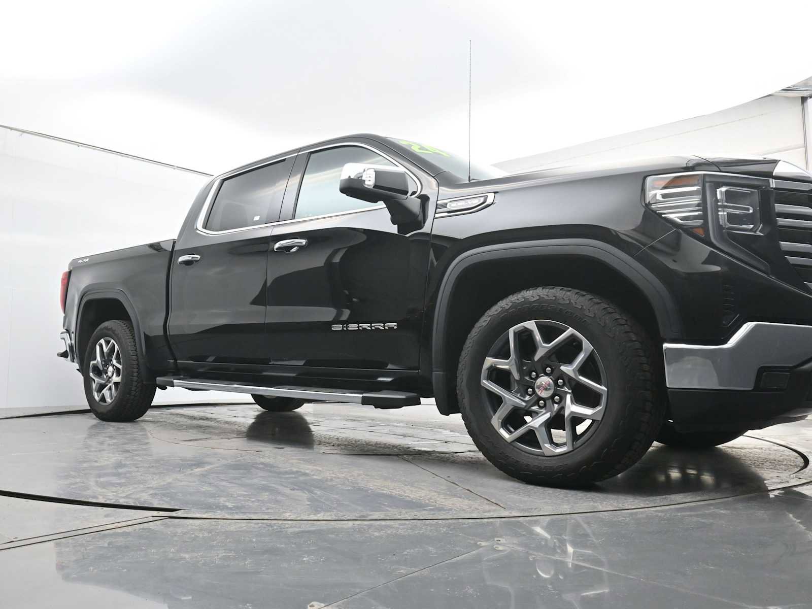 Used 2024 GMC Sierra 1500 SLT image 15