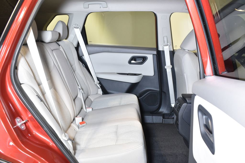 Used 2025 Nissan Rogue SV image 29