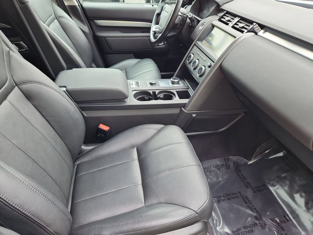 Used 2020 Land Rover Discovery Landmark AWD/4WD image 3