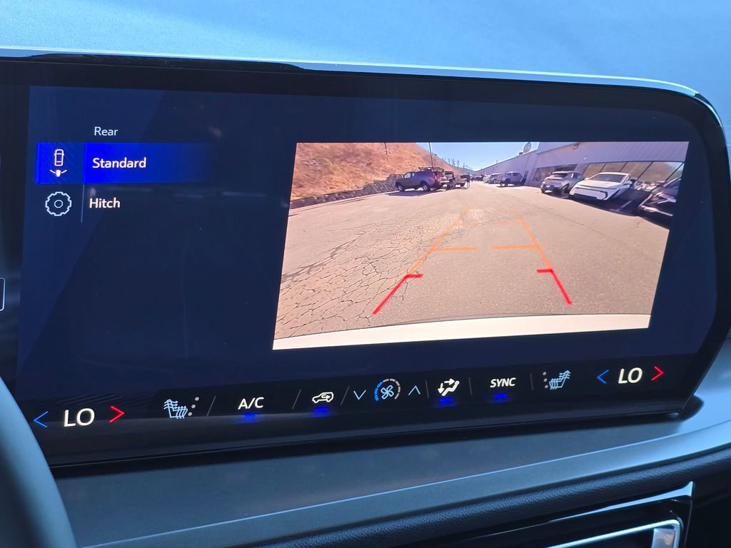 New 2026 Chevrolet Traverse LT image 9