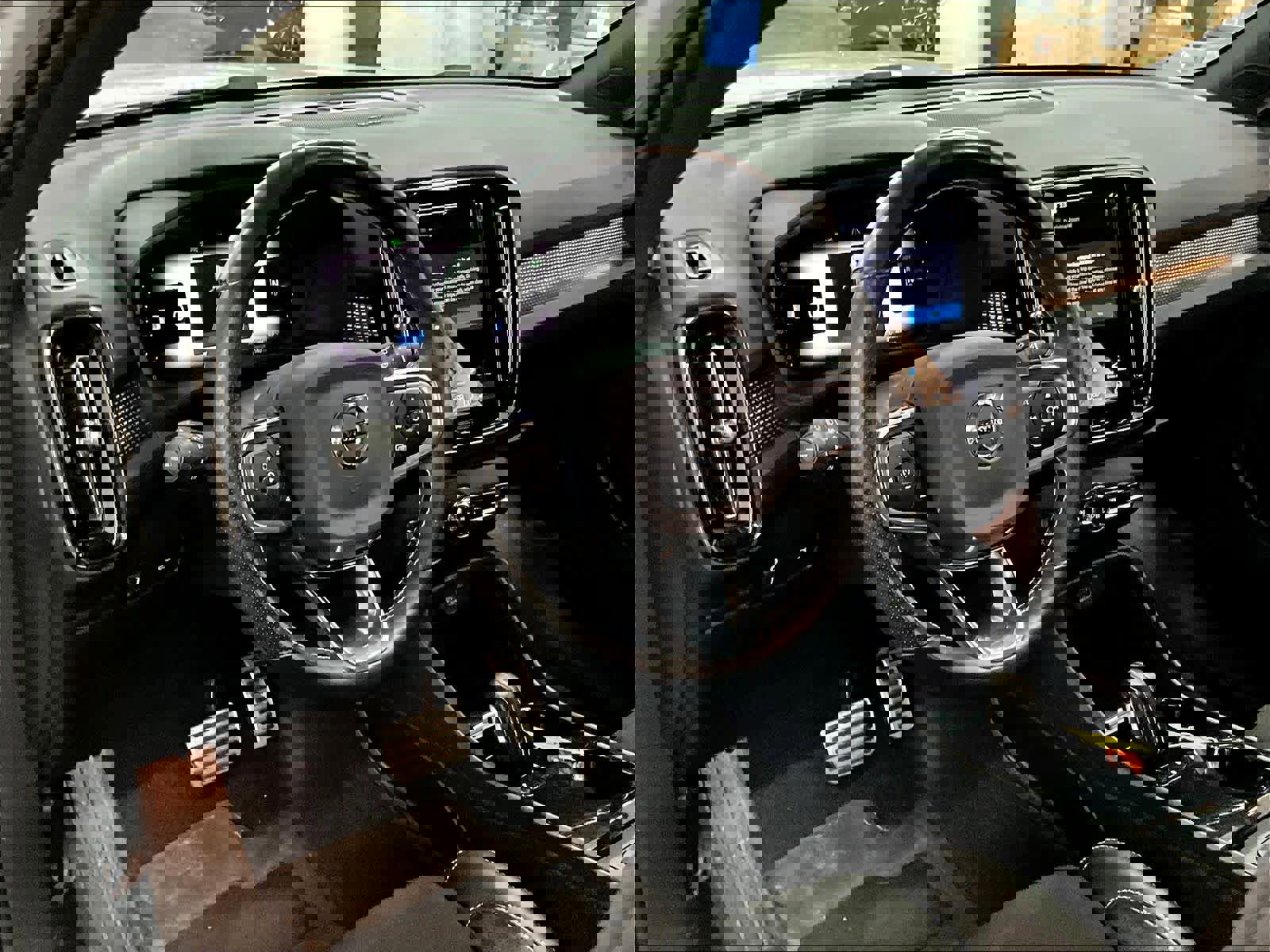 Used 2021 Volvo XC40 P8 Recharge image 15