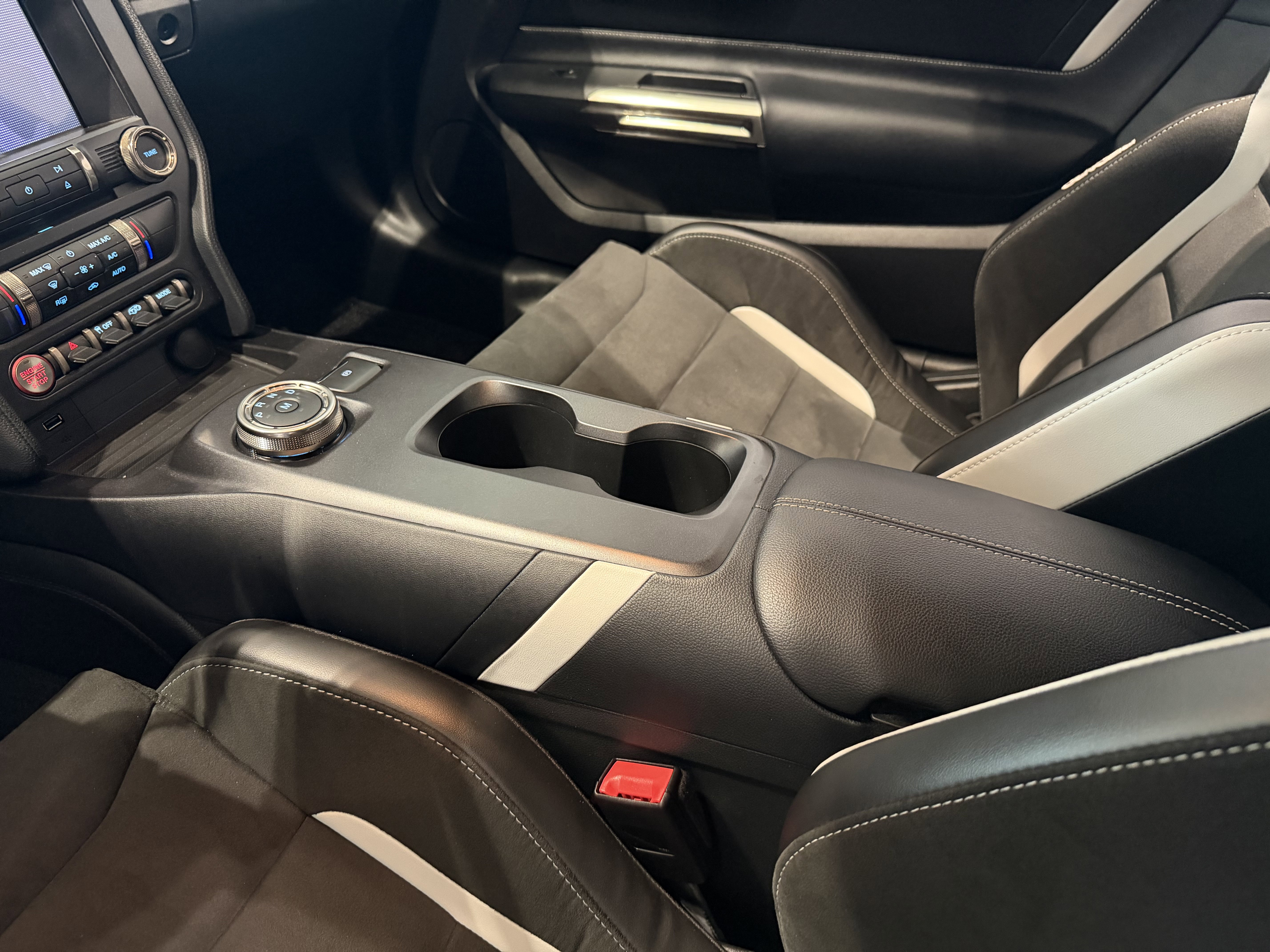 Used 2020 Ford Mustang Shelby GT500 w/ Carbon Fiber Track Pack image 13