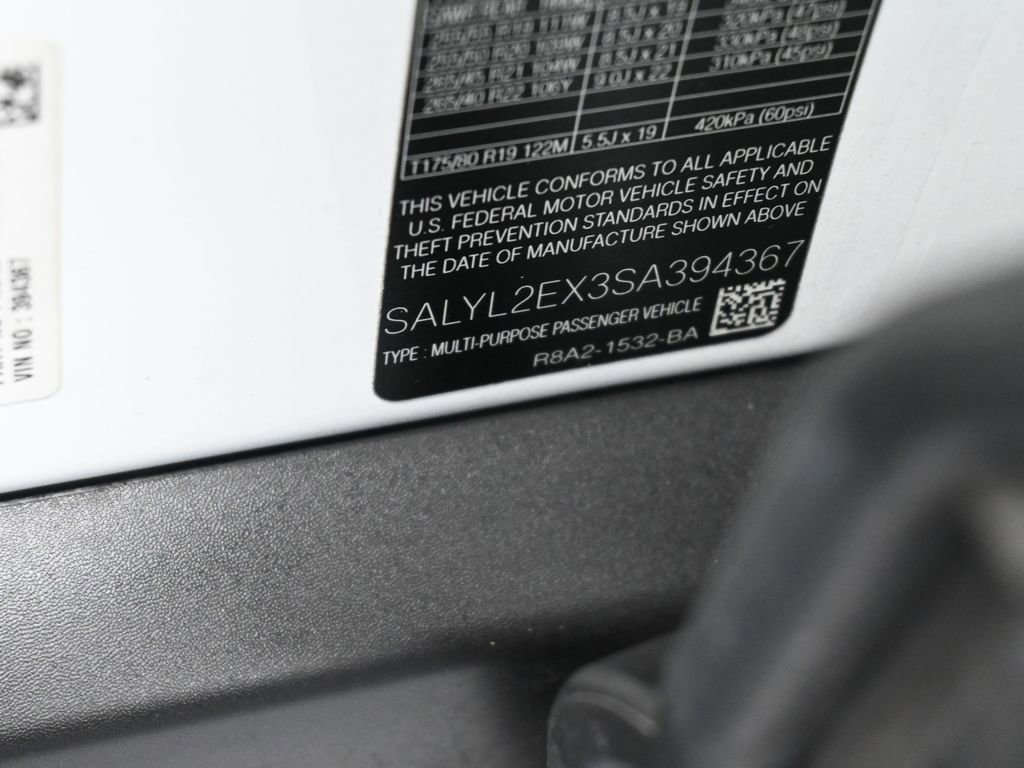 Used 2025 Land Rover Range Rover Velar Dynamic SE image 18