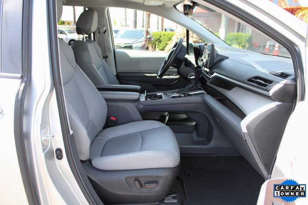 Used 2023 Toyota Sienna XLE AWD/4WD image 33