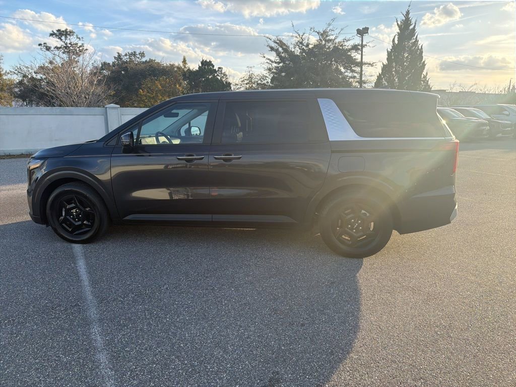 Used 2025 Kia Carnival image 9