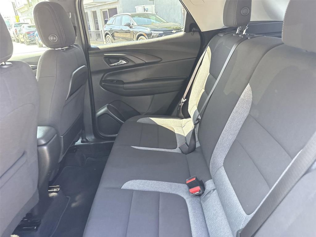 Used 2025 Chevrolet TrailBlazer LT FWD image 21