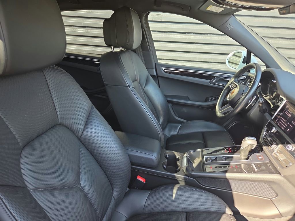 Certified 2022 Porsche Macan image 19