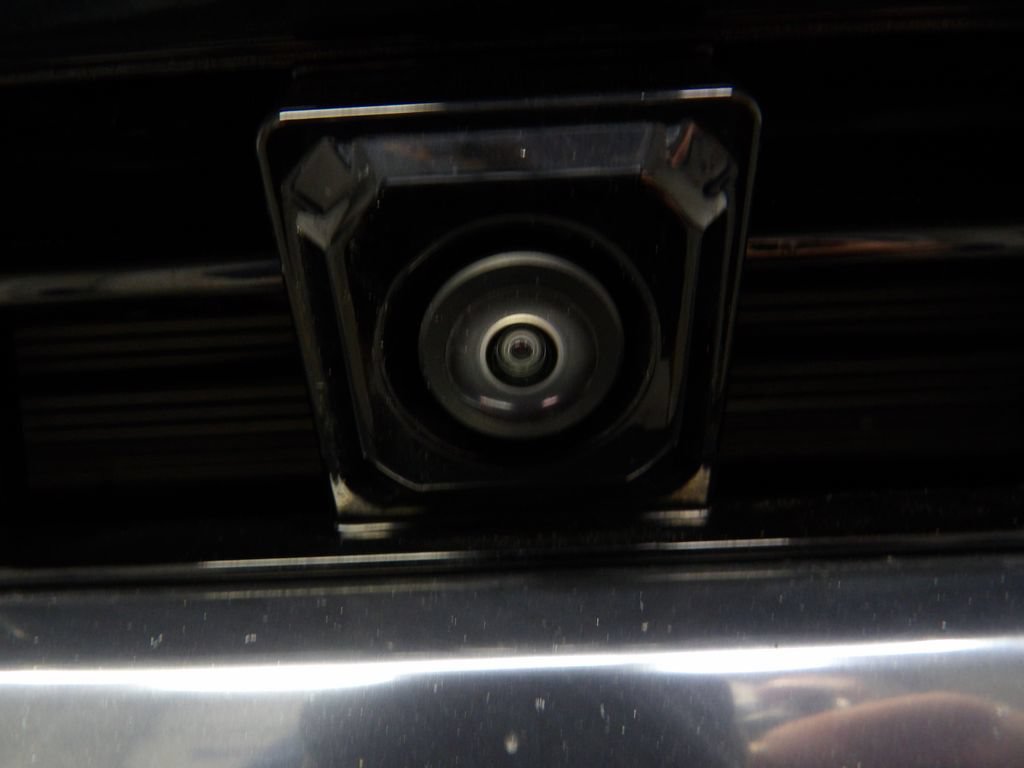 Used 2025 GMC Yukon XL AT4 AWD/4WD image 43