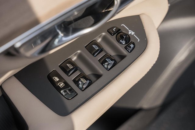 New 2026 Volvo XC90 B6 Plus w/ Protection Package Premier image 39