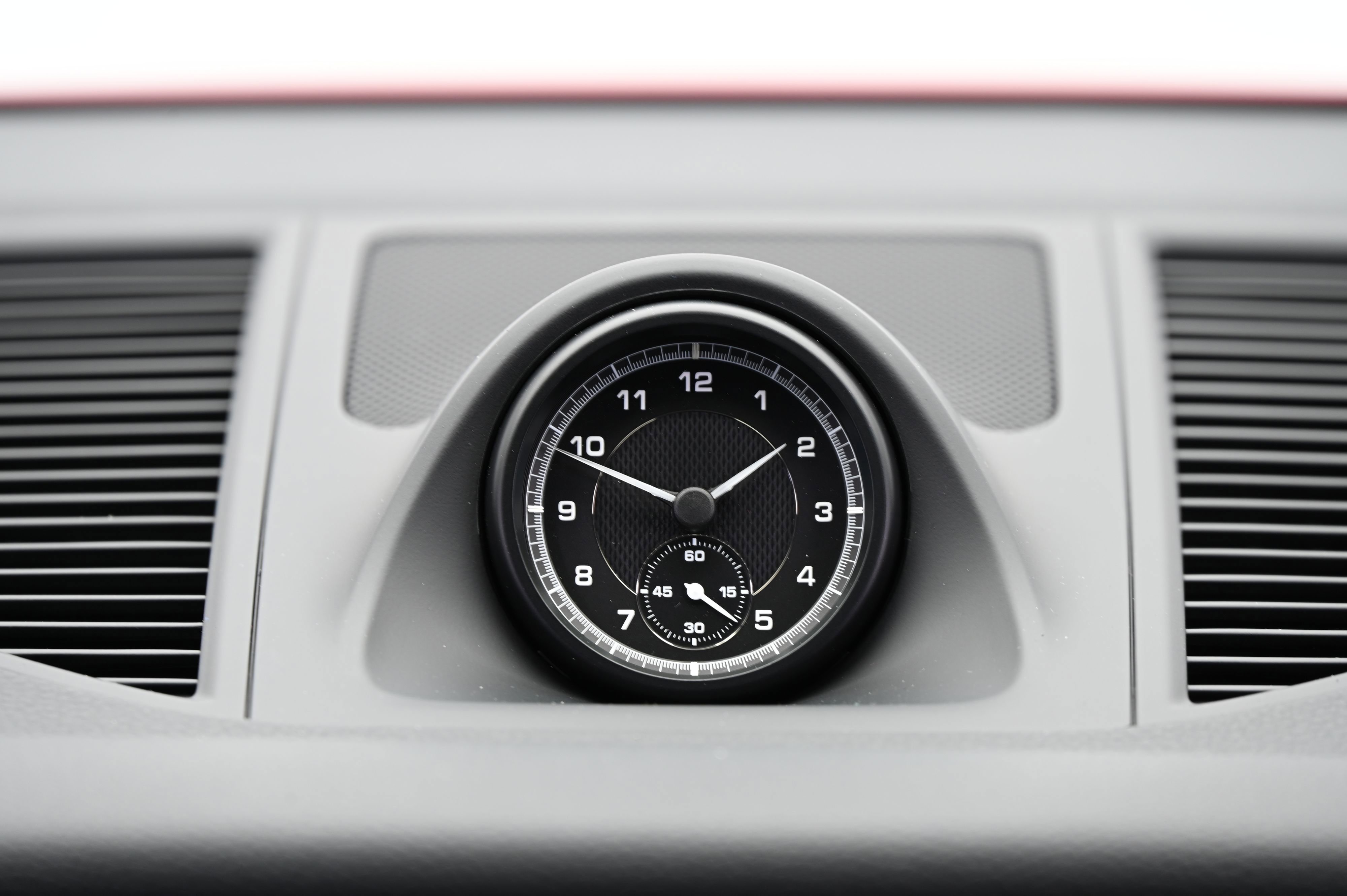 Used 2025 Porsche Macan image 42