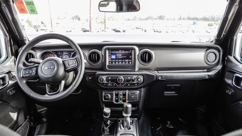 Used 2023 Jeep Gladiator Sport AWD/4WD image 15
