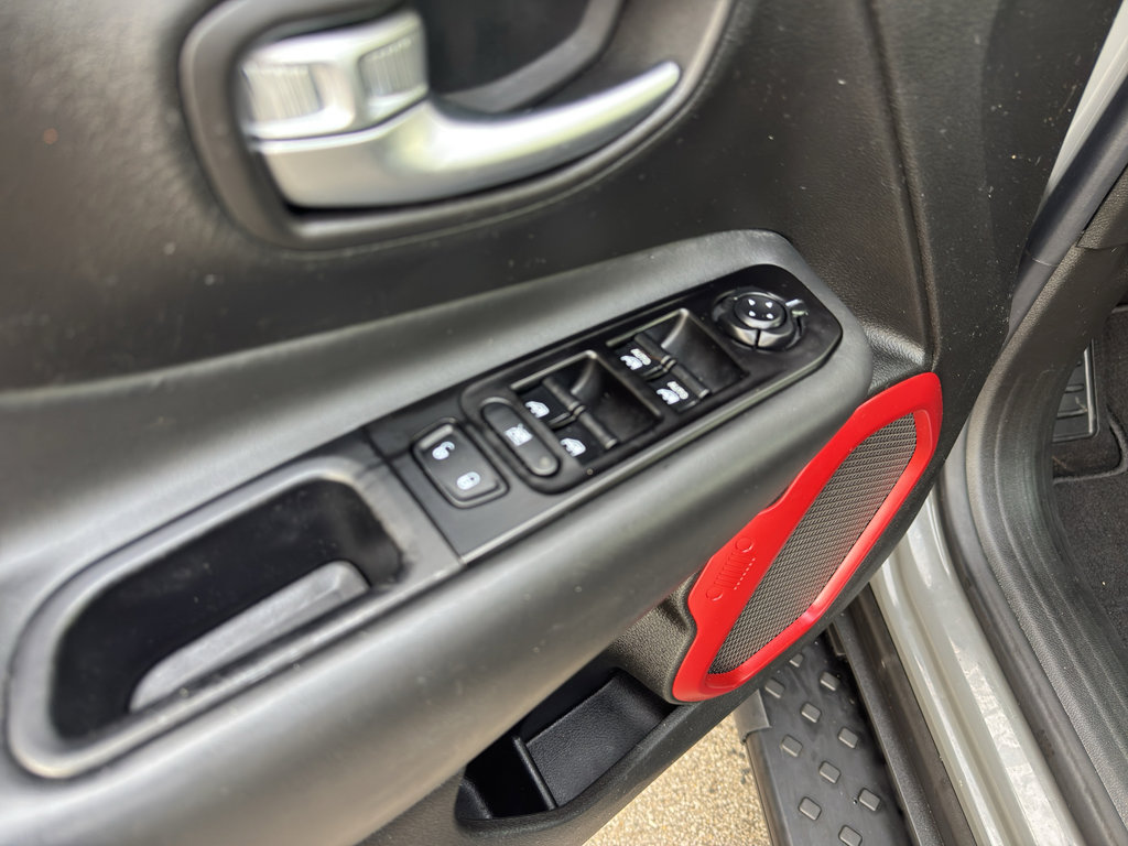 Used 2021 Jeep Renegade Trailhawk image 10